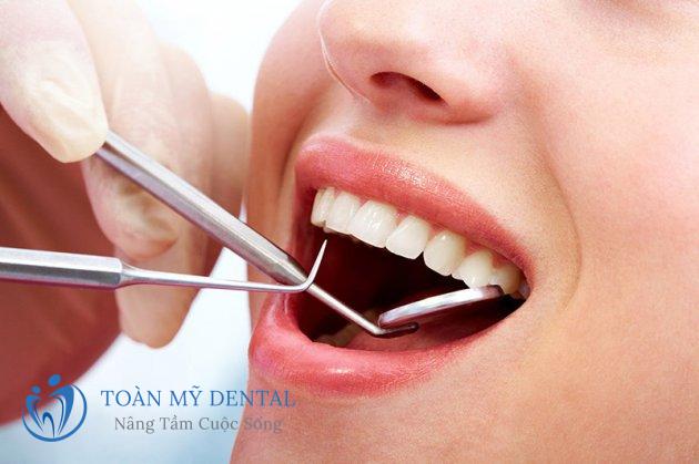 Viêm nha chu có thể được điều trị bằng cách lấy đi hết cao răng